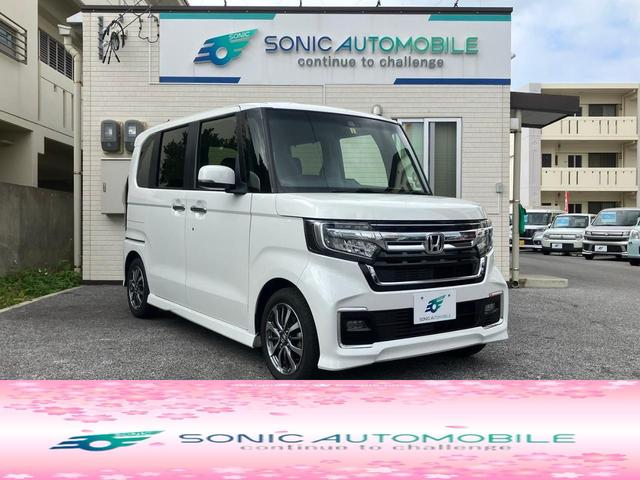 沖縄県の中古車ならＮ－ＢＯＸカスタム Ｌ　アイドリングストップ　バックカメラ　Ｂｌｕｅｔｏｏｔｈ　ＥＴＣ　レーンアシスト　ＬＥＤヘッドランプ　クリアランスソナー　フルフラット　ベンチシート、衝突被害軽減システム