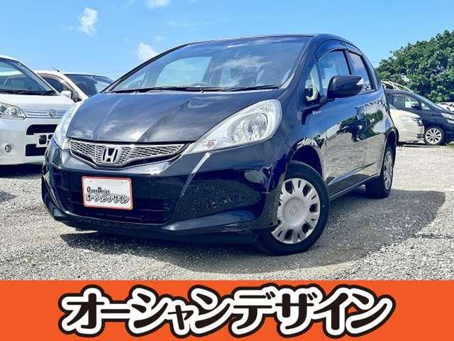 沖縄県豊見城市の中古車ならフィット Ｇ・１０ｔｈアニバーサリー　オーディオ　キーレスエントリー　ＥＴＣ　運転席エアバッグ　助手席エアバッグ　ＡＢＳ　エアコン　盗難防止システム　衝突安全ボディ　自　社ローン対応