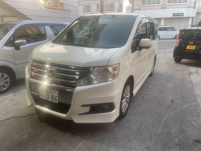 沖縄県うるま市の中古車ならステップワゴンスパーダ Ｚ　ＥＴＣ　ナビ　ＴＶ　両側電動スライドドア　ＨＩＤ　スマートキー　後席モニター　３列シート　ＣＶＴ　アルミホイール　盗難防止システム　衝突安全ボディ　ＡＢＳ　ＥＳＣ　エアコン　パワーステアリング