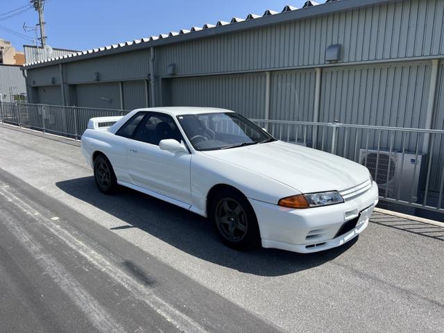 沖縄の中古車 日産 スカイライン 支払総額 920万円 リ済込 1990(平成2)年 11.2万km ホワイト