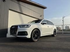 アウディ　Ｑ７　３．０ＴＦＳＩクワトロ　Ｓラインパッケージ　屋内保管　禁煙車