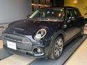 ＭＩＮＩ クーパーＳクラブマンプレミアム＋Ｐクラシック・トリム　弊社デモカー・ＵＪテールランプ付・１８ＡＷ付（1枚目）