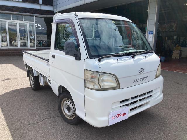 エアコン・パワステ　スペシャル　４ＷＤ　５速マニュアル　三方開　ラジオ　ライトレベライザー　荷台マット　ゲートプロテクター　作業灯　ドアバイザー　走行距離７．５万キロ　車検整備付き　修復歴無し　ホワイト