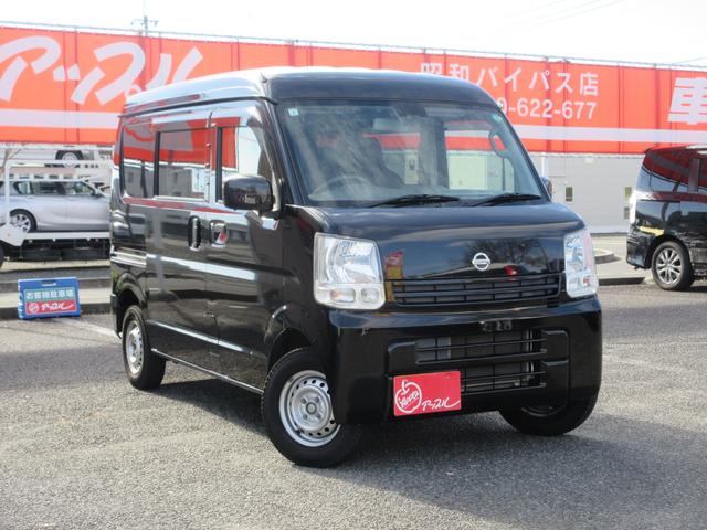 座席は上質な布シートです！ ナビ付きでとってもお買い得♪