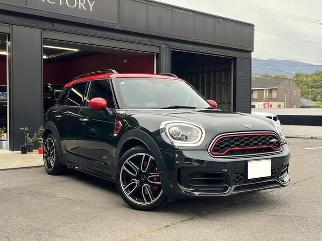 ＭＩＮＩ ジョンクーパーワークス　クロスオーバー　ジョンクーパーワークスクロスオーバー４ＷＤ　純正ナビブルートゥース　バックカメラ　前後センサー　ヘッドアップＤ　電動トランク　クルーズコントロール　スマートキー　シートヒーター　ハーフレザー　ＥＴＣ（1枚目）