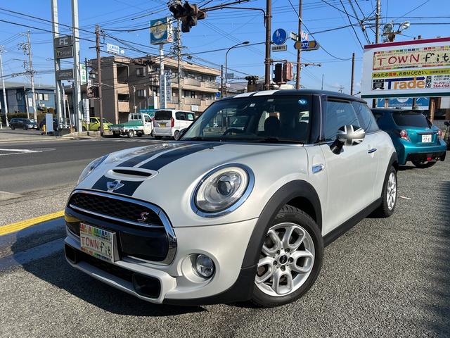 ＭＩＮＩ(ミニ) クーパーＳＤ　Ｄツインターボ　スタッドレスセット有　右ハンドル　ディーゼル　ナビ　バックカメラ 中古車画像