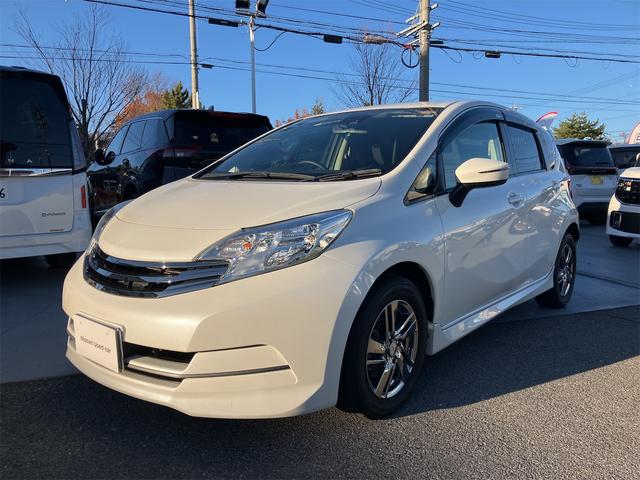 ノート(日産) ライダー　ＥＴＣ　バックカメラ　ナビ　衝突被害軽減システム　アルミホイール　オートライト　スマートキー　アイドリングストップ　電動格納ミラー　ＣＶＴ　盗難防止システム　衝突安全ボディ　ＡＢＳ　ＥＳＣ　エアコン 中古車画像