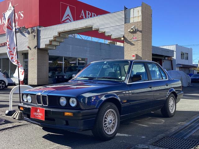 ３シリーズ ３１８ｉ　ディーラー車　右ハンドル　走行１３，５００ｋｍ　セラミックボディーコーティング施工済　フルオリジナル　純正アルミホイール（1枚目）