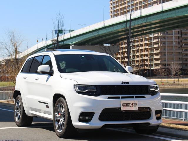 ＳＲＴ８　カープレイ　純正ナビ　ＬＥＤデイタイムランニングライト　ハーマンカードン　弊社管理顧客様買取車両　サンルーフ　パワーバックドア　フロント・サイド・リアカメラ　前オーナー様庫内保管