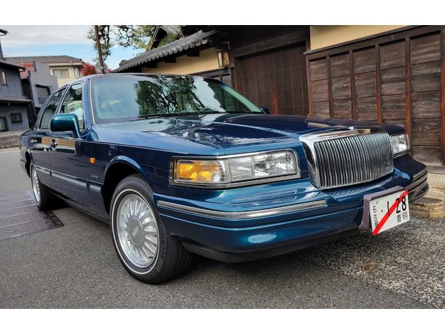 LINCOLN LINCOLN TOWNCAR SIGNATURE