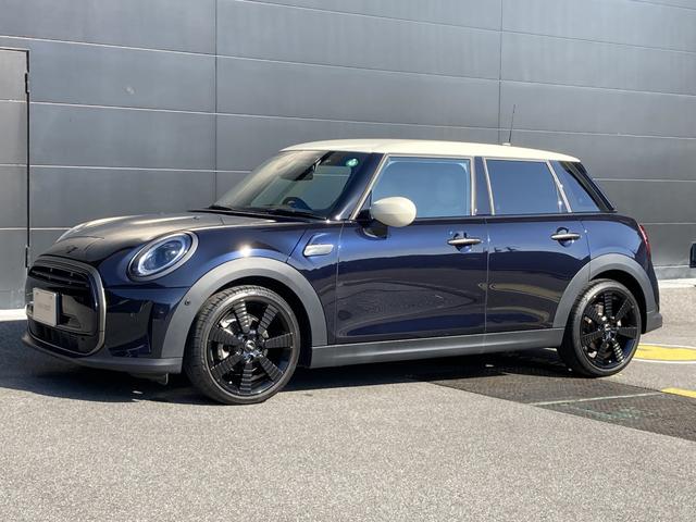 ＭＩＮＩ(ミニ) クーパー　レゾリュート・エディション　アップルカープレイ・ＡＣＣ・ドラレコ・ＭＩＮＩ認定中古車（２年保証・走行距離無制限）（エニグマティック・ブラック） 中古車画像