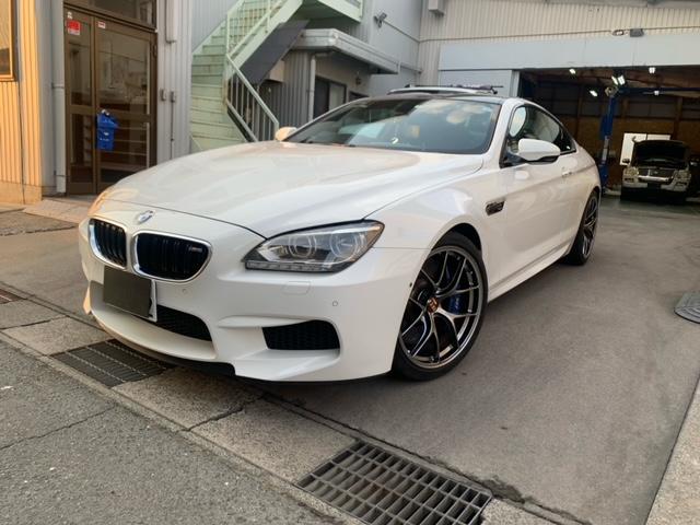 Ｍ６ ベースグレード　ＢＢＳ鍛造２０インチホイール／ブラックレザー／２オーナー車／シートヒーター／Ｖ８ツインターボ（1枚目）