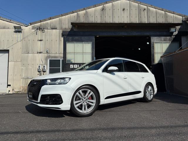 Ｑ７(アウディ) ２．０ＴＦＳＩクワトロ　Ｓラインパッケージ　７人乗り　ＲＳ風グリル　サイドリアマクストンデザインスポイラー　ＣＡＲＰＬＡＹ　バックカメラ　マトリックスＬＥＤヘッドライト　革シート　ヒッチメンバー　シートヒーター　ダブルエアコン　レーダー探知 中古車画像