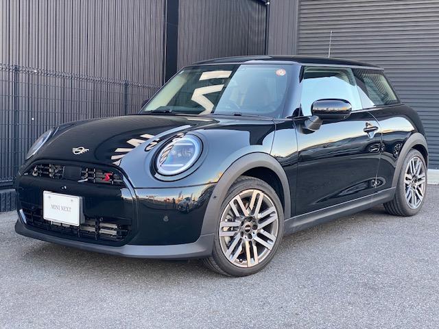 かっこいいクーパーS3ドア ミッドナイトブラック 春日井店にて展示中