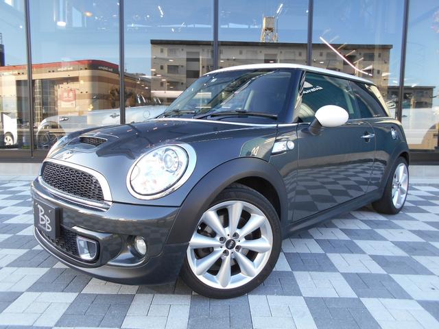 MINI 3 DOOR（ミニ）クーパーＳ　２ＤＩＮナビ　バックカメラ　前後ドラレコ　禁煙車　後期型　６ＡＴ　純正１７ＡＷ　２０１９年製タイヤ　アームレスト　ＥＴＣ　フルセグＴＶ　リアウィンドウフィルム　ＢＬＵＥＴＯＯＴＨ　エクリプスグレーボディ　ショートアンテナ　ＵＳＢケーブル　スペアキー有 中古車画像