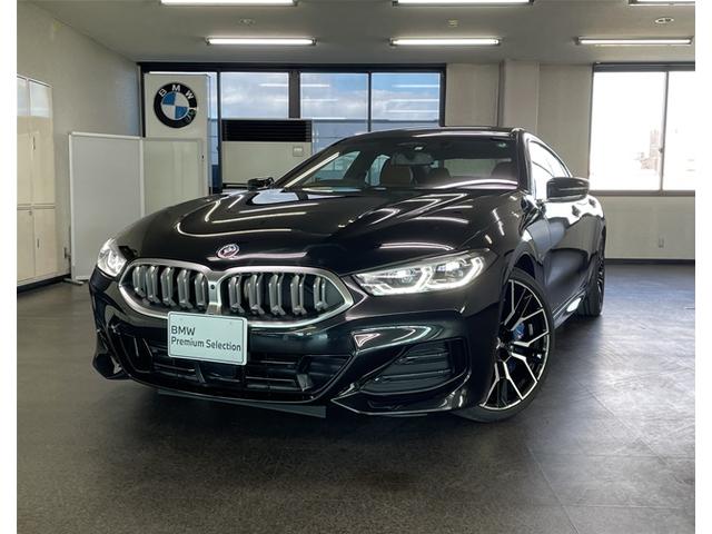 ＢＭＷ ８４０ｉ　グランクーペ　エクスクルーシブ　Ｍスポーツ　弊社元デモカー　タルトゥーフォ／ブラック　ツートンレザー　キドニーグリル・アイコニック・グロー　純正２０インチアロイホイール　クロームラインエクステリア　ウッドパネル