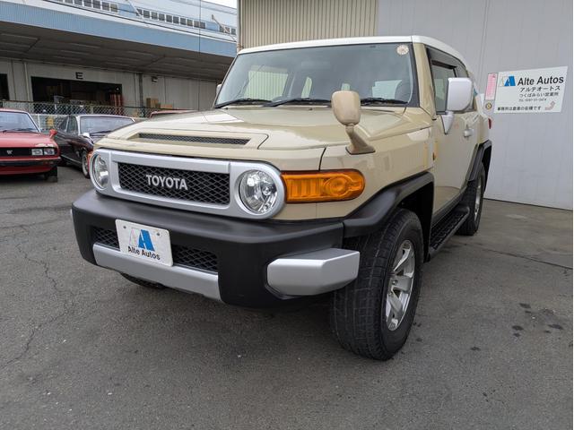 人気ベージュ色のＦＪクルーザーの入庫です。 早い者勝ち！現車確認お待ちしております！！