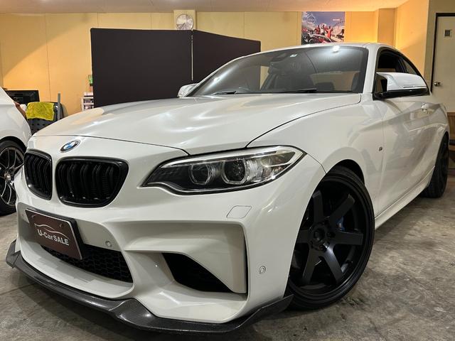 ＢＭＷ ２シリーズ Ｍ２３５ｉクーペ　１年距離無制限保証付／アーキュレー４本出しマフラー／Ｈ＆Ｒダウンサス／Ｍ２ルックバンパー／カーボンリップ／１９インチＡＷ／インテリジェントセーフティー／黒本革／バックカメラ／コーナーセンサー／キセノン