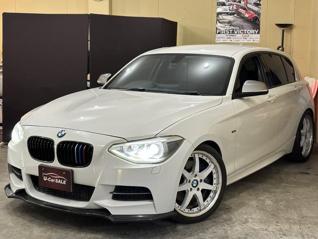 Ｍ１３５ｉ　Ｎ５５直６ターボエンジン／ＷＯＲＫ１９インチアルミ／フロントリップ／アイバッハローダウンサス／パワーシート／クルーズコントロール／Ｂｌｕｅｔｏｏｔｈオーディオ／専用ブレーキ／ＨＤＤナビ／バックカメラ(1枚目)