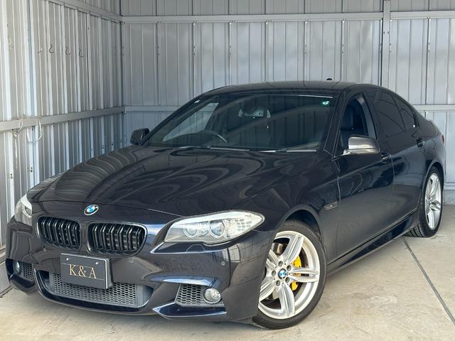 ５３５ｉ　Ｍスポーツパッケージ　Ｎ５５直６ターボ／黒本革シート／レムス４本出しマフラー／イエローキャリパー／Ｂカメラ／カーボン調リアディフューザー／１９インチアルミ／シートヒーター／コンフォートアクセス／純正ナビ／地デジ