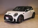 ＭＩＮＩ ＪＣＷ　プレミアムプラスパッケージ　ＪＣＷトリム　電子サイドブレーキタイプＡＣＣ搭載　ヒータ付ダイナミカレザーコンビシート　ＨＤＤナビ・ＥＴＣ２．０　パークセンサー付バックカメラ　ヘッドアップディスプレイ・デジタルメーター（1枚目）