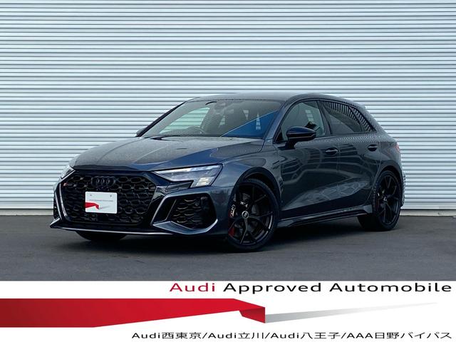 アウディ ＲＳ３スポーツバック ベースグレード　スポーツエギゾーストシステム　１９インチアルミホイール　カラードブレーキキャリパーレッド