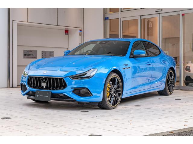 ギブリ Ｆトリブート　限定１４台　ＡＺＺＵＲＲＯ　ＴＲＩＢＵＴＯ　イエローステッチ　電動ガラスサンルーフ　２１インチチターノホイール　イエローキャリパー　レーンチェンジアシスト　クルーズコントロール　エノフィオーレレザー