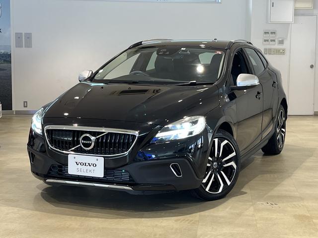 ボルボ Ｖ４０ クロスカントリー　Ｔ５　ＡＷＤ　モメンタム　純正ＨＤＤナビ　電動メモリーシート　シートヒーター　アクティブクルーズ　ＬＥＤヘッドライト　地デジチューナー　ＥＴＣ　スマートキー　純正１８インチアルミ　アクティブクルーズ　ファブリックシート