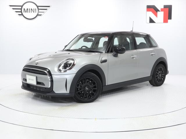 ＭＩＮＩ ＭＩＮＩ クーパーＤ　クラシック・トリム　１６インチＡＷ　クラシックトリム　クルーズコントロール　リヤカメラ　前後センサー　ＬＥＤヘッドライト　衝突軽減　車線逸脱　ＵＳＢ　ナビ非装着車　コンフォートアクセス　フロントシートヒーター