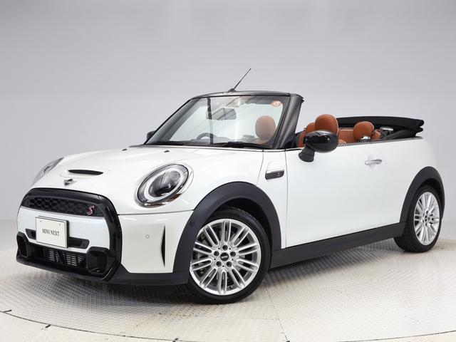 クーパＳコンバチブルプレミアムプラスＰクラシクトリム　認定中古車　１８インチＡＷ　チェスターレザー　オールウェイズオープンタイマー　アクティブクルーズコントロール　リヤカメラ　前後センサー　ＬＥＤ　衝突軽減　車線逸脱　純正ＨＤＤナビコンフォートアクセス