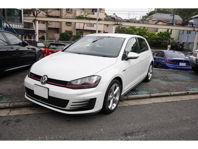 フォルクスワーゲン ゴルフＧＴＩ ベースグレード　６速ＭＴ　ＤＣＣパッケージ　前車追従クルーズ　純正ナビゲーション　フルセグ　ソナー付リアビューカメラ　純正１７インチホイール　ワンオーナー