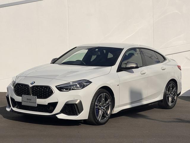 ２シリーズ Ｍ２３５ｉ　ｘＤｒｉｖｅグランクーペ　弊社デモンストレーションカー　アクティブクルーズコントロール　Ｍスポーツキャリパー　シートヒーター　ワイヤレス充電　ヘッドアップディスプレイ　コンフォートアクセス　ＬＥＤヘッドライト