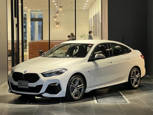 ２シリーズ Ｍ２３５ｉ　ｘＤｒｉｖｅグランクーペ　弊社買取車　ワイヤレス充電　インテリジェントセーフティ　シートヒーター　Ｍスポーツ電動シート　アルカンターラ　後退アシスト　Ｂｌｕｅｔｏｏｔｈ　前後ＰＤＣ　アクティブクルーズコントロール　禁煙車