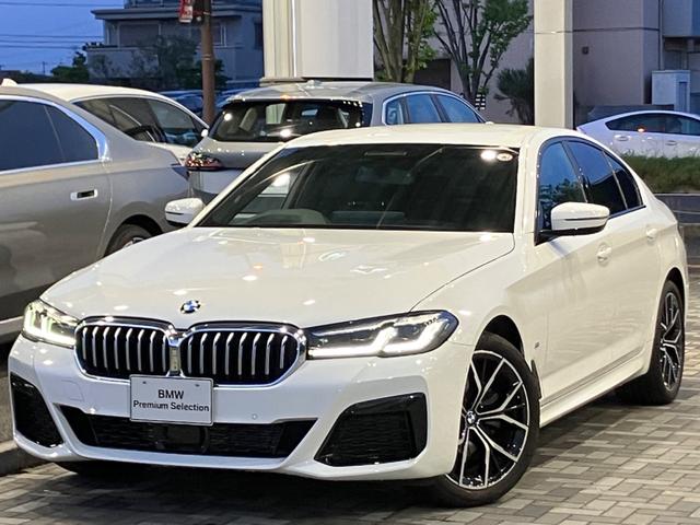 ５２３ｉ　Ｍスポーツ　ワンオーナー　禁煙車　１９インチアルミホイール　ドライビングアシスト　レーンチェンジウォーニング　ヘッドアップディスプレイ　アクティブクルーズコントロール　ＴＶチューナー　Ａｐｐｌｅｃａｒｐｌａｙ