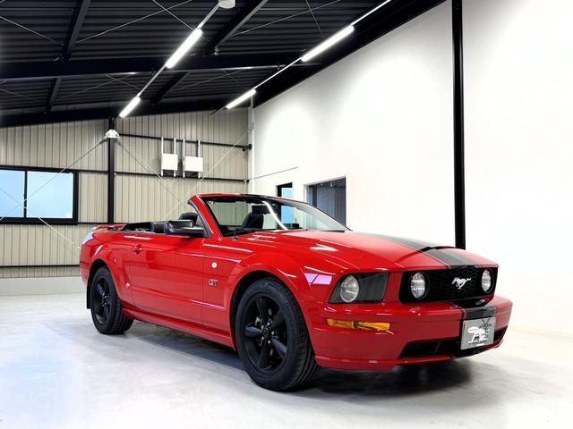 Ｖ８　ＧＴコンバーチブル　プレミアム　正規ディーラー車・ナビ・Ｂカメラ・ＥＴＣ・レザーシート・シートヒーター