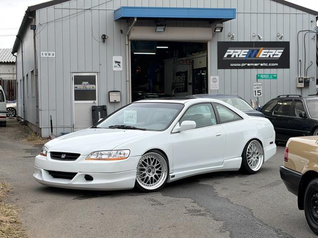 Ｋａｍｉｎａｒｉ　Ａｅｒｏｄｙｎａｍｉｃｓ　ＫＩＴ サンルーフ　レザーシート　１９インチＡＷ　車高調