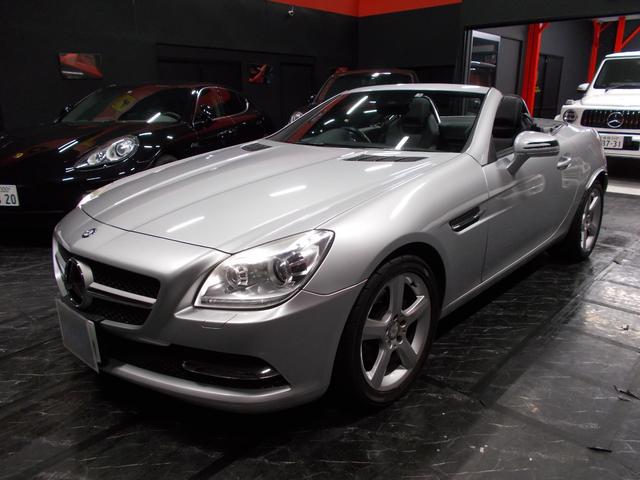 メルセデス・ベンツ ＳＬＫ ＳＬＫ２００ブルーエフィシェンシー　スポーツ　２０１１年モデル　ディーラー整備車両　整備記録簿　電動オープン　キセノンヘッドライト　黒革シート　純正ＨＤＤナビ地デジＢカメラ　ＣＤ録音ＤＶＤ再生ブルートゥースＵＳＢ　クルーズコントロール　ＥＴＣ