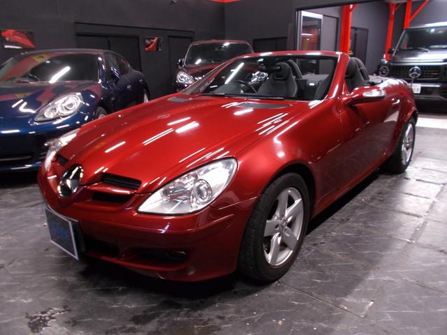 メルセデス・ベンツ ＳＬＫ２８０　０６モデル正規ディーラー車　電動オープン　アクティブヘッドライト　黒革シート　純正アルミ　メーカー純正オプションナビ　クルーズコントロール　マニュアルモード付　ネックウオーマーヒーター　ＥＴＣ