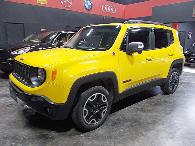 ジープ・レネゲード トレイルホーク ディーラー整備車両 整備記録簿 9速ATフルタイム4WD R6年ベルト交換歴 ウオーターポンプ&ガスケット交換歴 タイロッドエンドブーツ交換歴 レーンキープアシスト ナビ地デジBカメラ ドラレコ(1枚目)