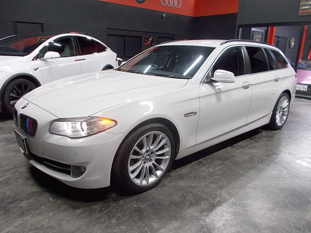 ５シリーズ(BMW) ５２３ｄブルーパフォーマンス　ツーリングハイラインＰ　ディーラー整備車両　整備記録簿８速ＡＴディーゼルターボエンジン　Ｍスポーツ１９インチアルミ　黒革シート　純正ＨＤＤナビ地デジＢカメラ　ＣＤ録音ＤＶＤ再生ブルートゥース　クルーズコントロール　ＥＴＣ 中古車画像