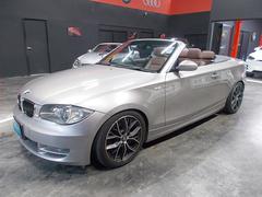 1シリーズ 120i カブリオレ ディーラー整備車両 整備記録簿 電動オープン スーパースプリントマフラー ダウンサス MOMO17インチアルミ 茶革シート HDDナビ 地デジフルセグテレビ CD録音 DVD再生 スペアキー ETC 中古車画像