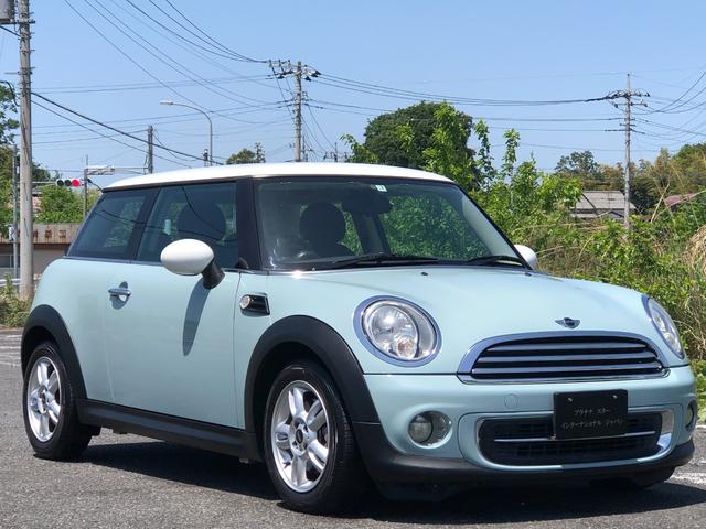 ＭＩＮＩ(ミニ) クーパー　走行８．６万キロ・アイスブルー・ルーフ　ホワイト・禁煙・記録簿・取説・カギ２本・Ｐａｎａｓ 中古車画像