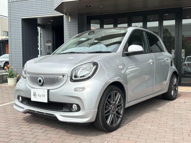 浦和美園にある大型商業施設の向かいにあります。 高級輸入車から国産車までお客様のご要望に合わせて幅広く取り扱っております