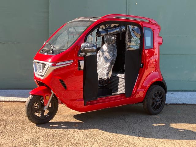 　ＵＲＢＡＮ　ＴＲＩＫＥＲ　普通免許　ダブルバッテリー　家庭用１００Ｖ　６０ｋｍ／ｈ　３人乗り　送風・暖房