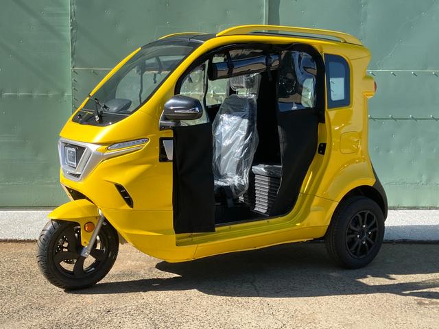 　ＵＲＢＡＮ　ＴＲＩＫＥＲ　普通免許　ダブルバッテリー　家庭用１００Ｖ　６０ｋｍ／ｈ　３人乗り　送風・暖房