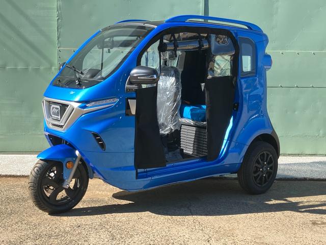 　ＵＲＢＡＮ　ＴＲＩＫＥＲ　普通免許　ダブルバッテリー　家庭用１００Ｖ　６０ｋｍ／ｈ　３人乗り　送風・暖房
