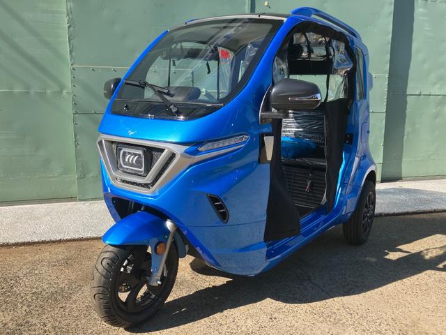 　ＵＲＢＡＮ　ＴＲＩＫＥＲ　普通免許　ダブルバッテリー　家庭用１００Ｖ　６０ｋｍ／ｈ　３人乗り　送風・暖房