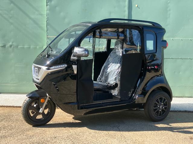 　ＵＲＢＡＮ　ＴＲＩＫＥＲ　普通免許　ダブルバッテリー　家庭用１００Ｖ　６０ｋｍ／ｈ　３人乗り　送風・暖房