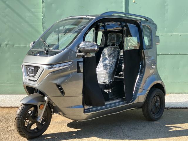 　ＵＲＢＡＮ　ＴＲＩＫＥＲ　普通免許　ダブルバッテリー　家庭用１００Ｖ　６０ｋｍ／ｈ　３人乗り　送風・暖房