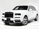 4WD/Cullinanが入荷いたしました。 右ハンドルでございます。ボディカラーは(白)にインテリアは(白)(濃紺)